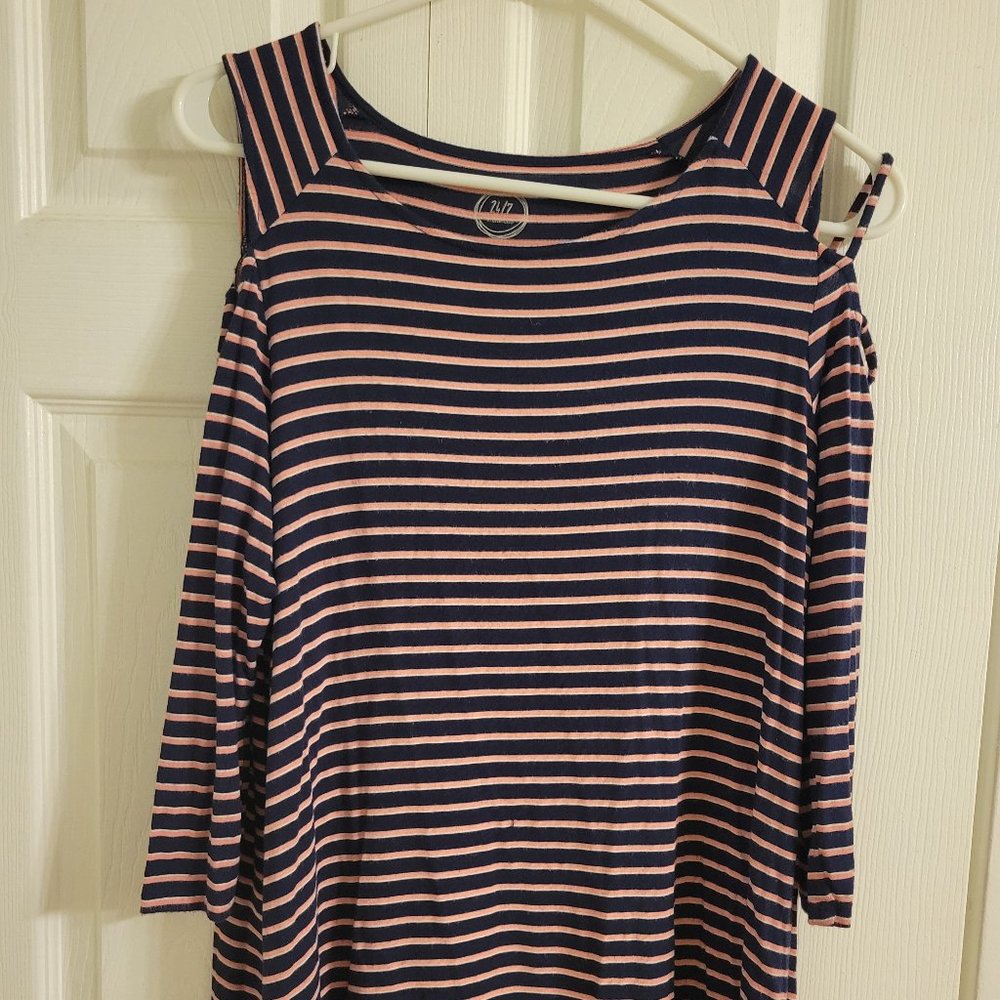 Maurices Med. Navy blue and pink strip 3/4 sleeve shirt